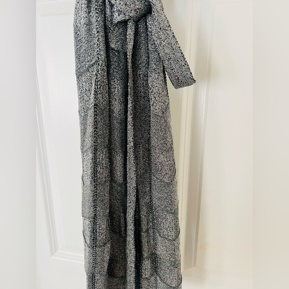 Holiday silver metallic (hard to see in photos) by Spence size medium - Picture 4 of 9